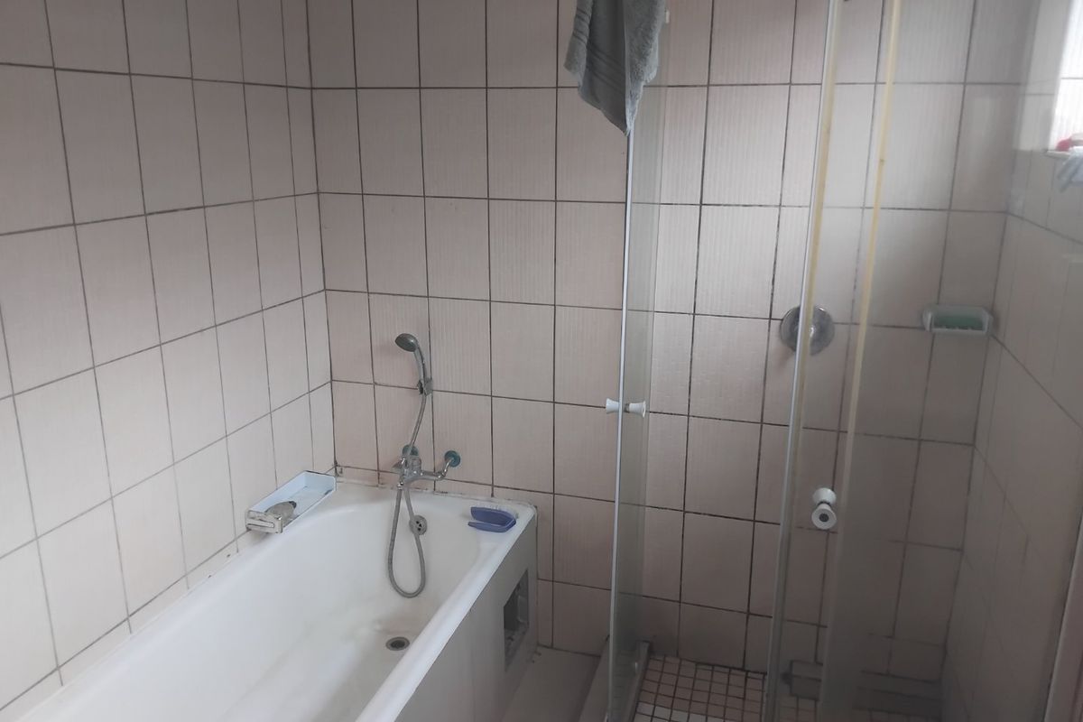 Secure 1-Bed Garden Unit with Family-Friendly Features - Photo 4