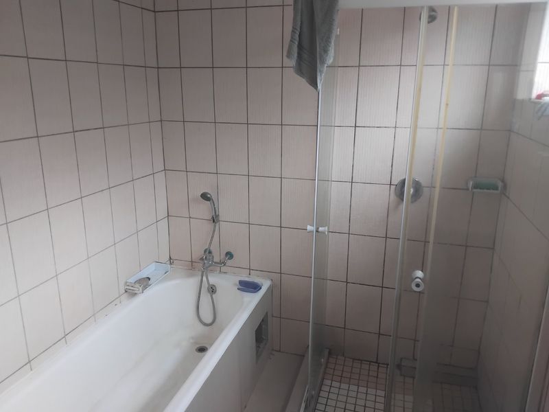 Secure 1-Bed Garden Unit with Family-Friendly Features - Photo 4