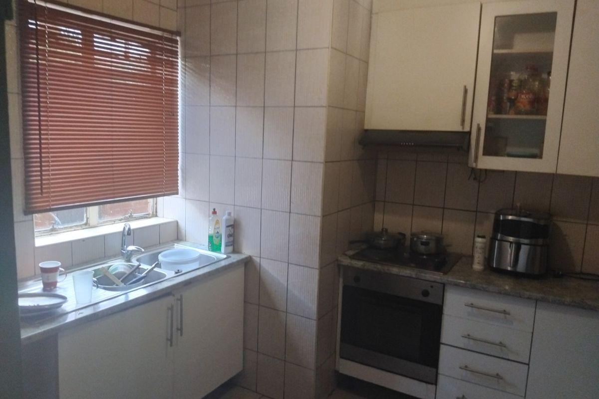 Secure 1-Bed Garden Unit with Family-Friendly Features - Photo 2