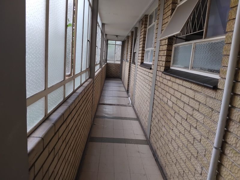 Spacious & Comfortable 2-Bedroom Unit in Lorentzville, Johannesburg - Photo 9