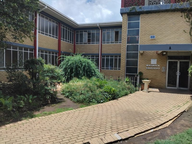 Spacious & Comfortable 2-Bedroom Unit in Lorentzville, Johannesburg - Photo 8