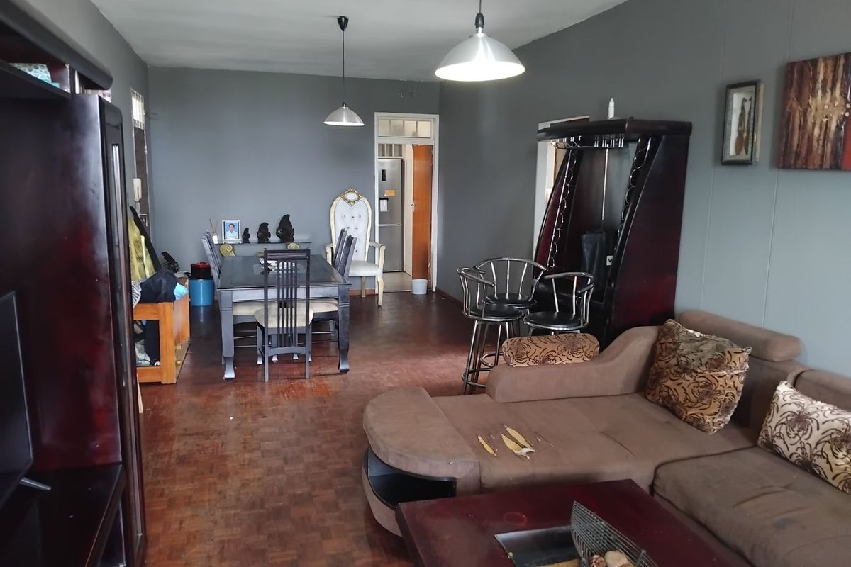Spacious & Comfortable 2-Bedroom Unit in Lorentzville, Johannesburg - Photo 3
