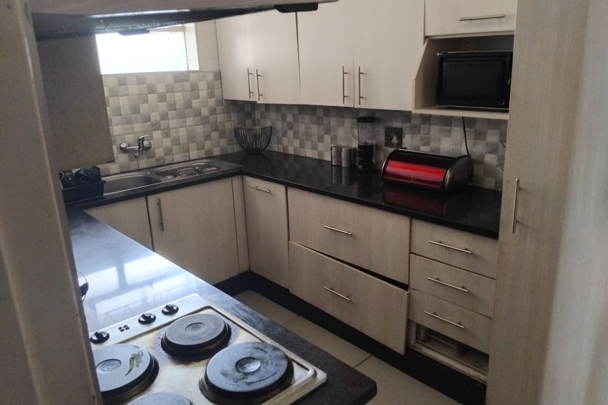Spacious & Comfortable 2-Bedroom Unit in Lorentzville, Johannesburg - Photo 2