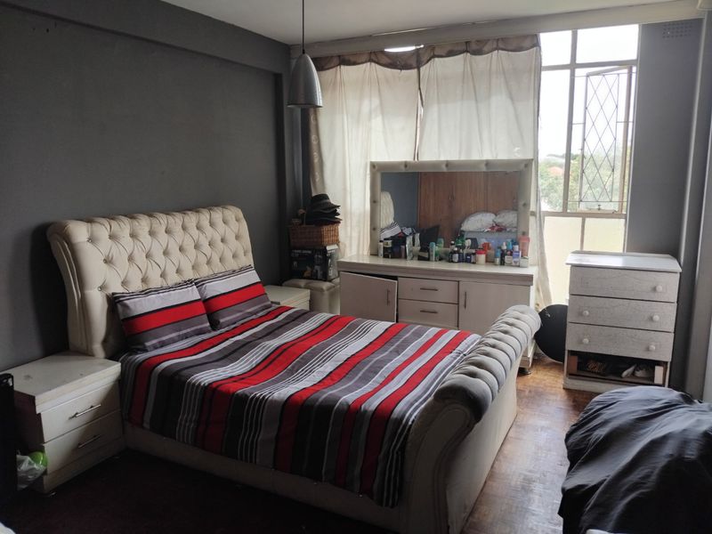 Spacious & Comfortable 2-Bedroom Unit in Lorentzville, Johannesburg - Photo 4