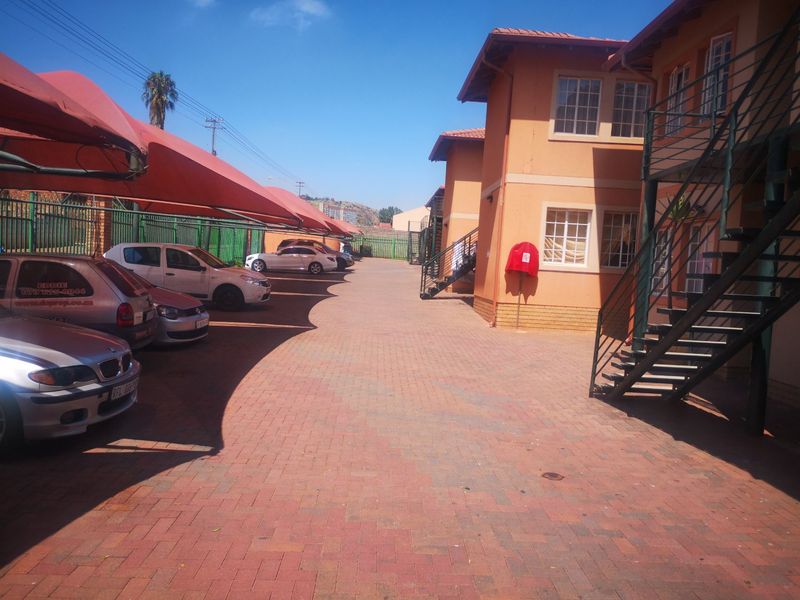 2 Bed Flat For Sale – Ground Floor Unit with Great Amenities - Photo 10