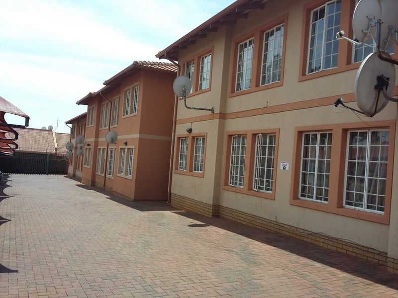 2 Bed Flat For Sale – Ground Floor Unit with Great Amenities - Photo 7