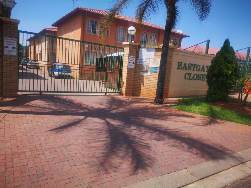 2 Bed Flat For Sale – Ground Floor Unit with Great Amenities - Photo 5