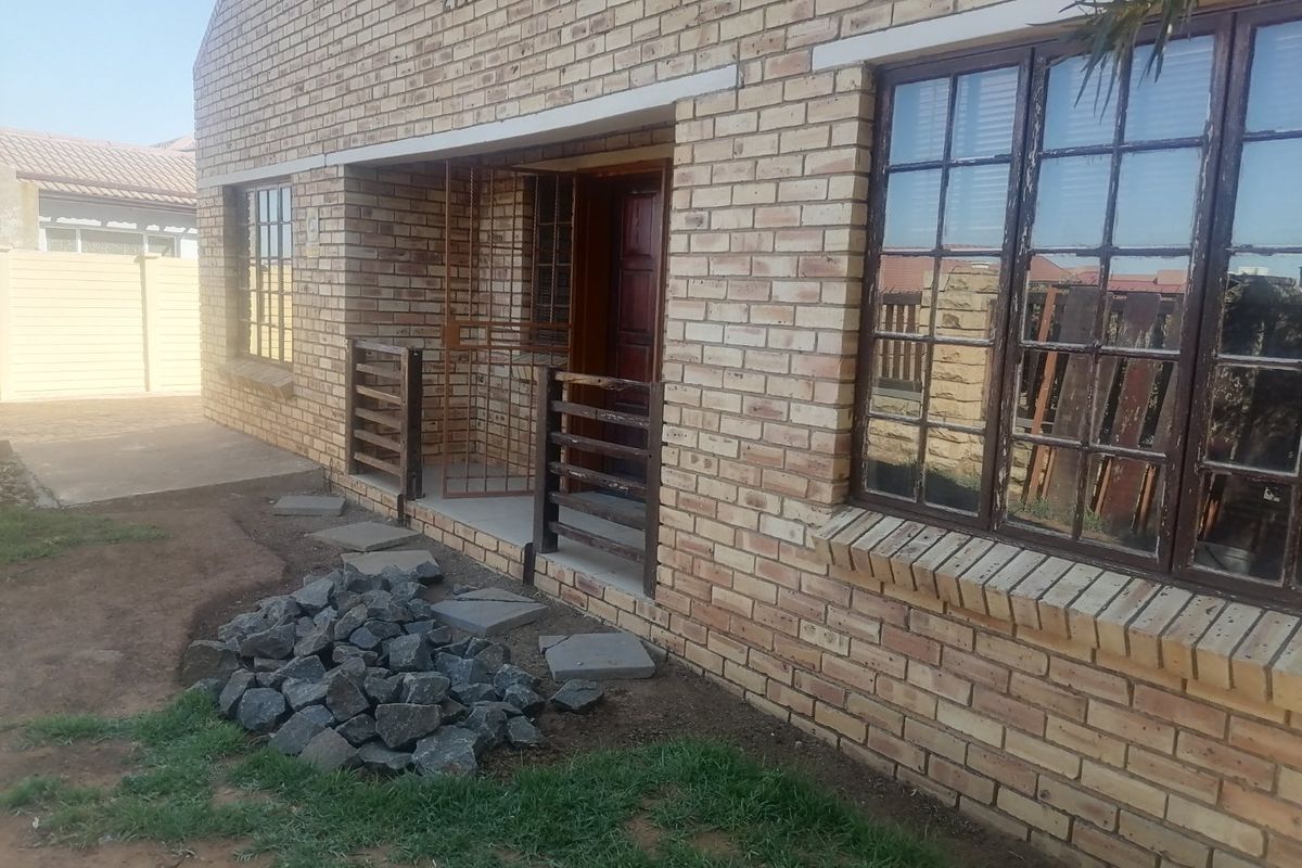 Stylish, Spacious & Secure — The Ideal Family Home Awaits - Photo 2