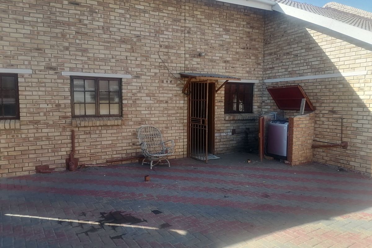 Stylish, Spacious & Secure — The Ideal Family Home Awaits - Photo 3