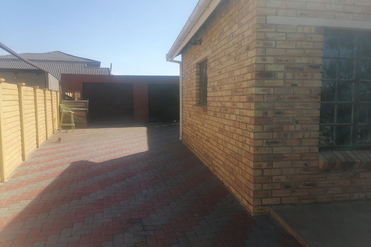 Stylish, Spacious & Secure — The Ideal Family Home Awaits - Photo 5