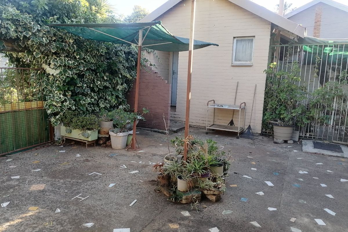 Comfortable Family Living with Pool, Garden & Room to Grow - Photo 4