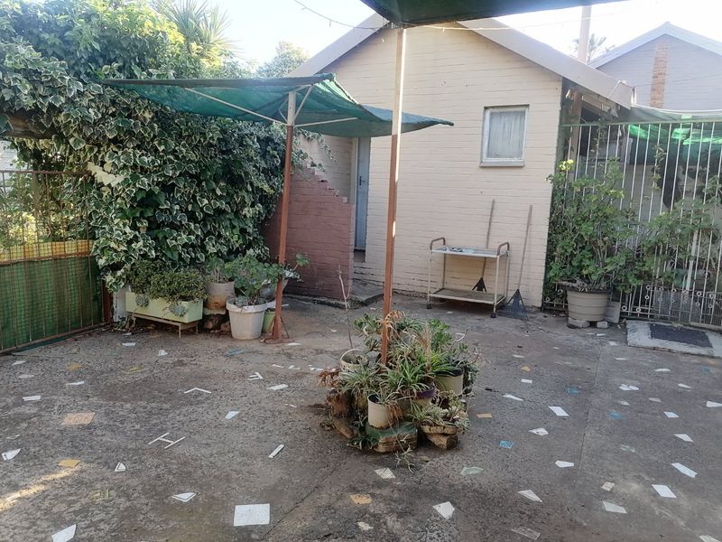 Comfortable Family Living with Pool, Garden & Room to Grow - Photo 4