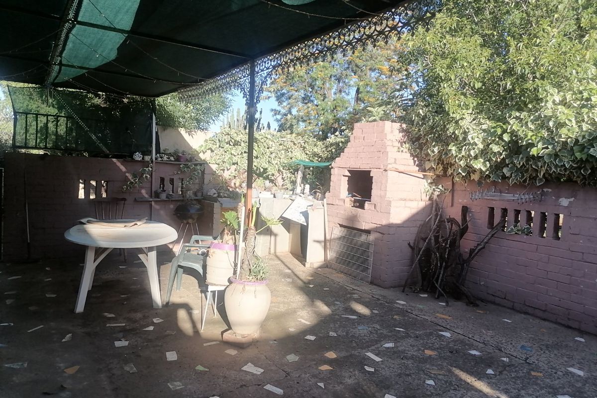 Comfortable Family Living with Pool, Garden & Room to Grow - Photo 3