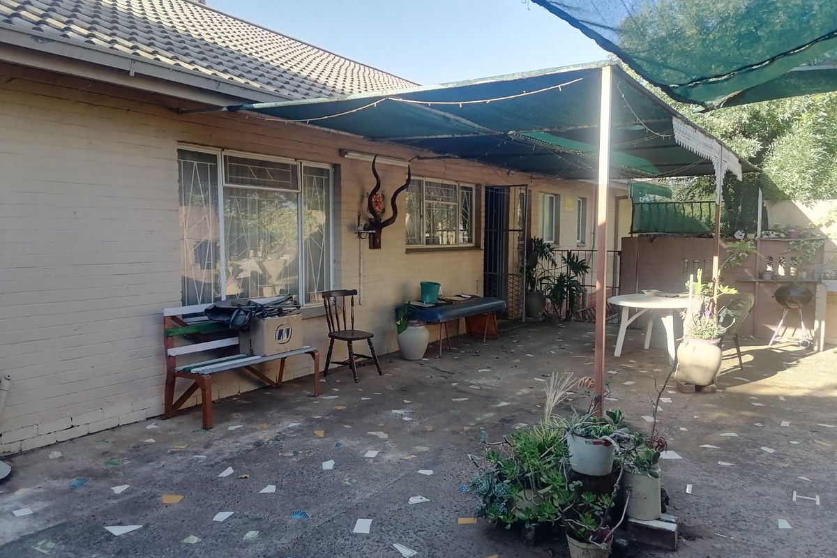 Comfortable Family Living with Pool, Garden & Room to Grow - Photo 2