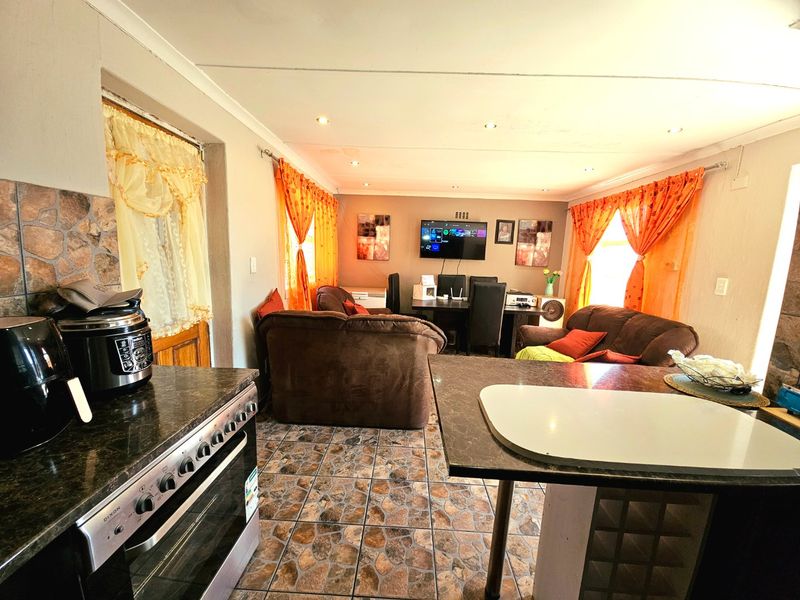 Lovely enclosed three bedroom home situated on a corner plot - Photo 10