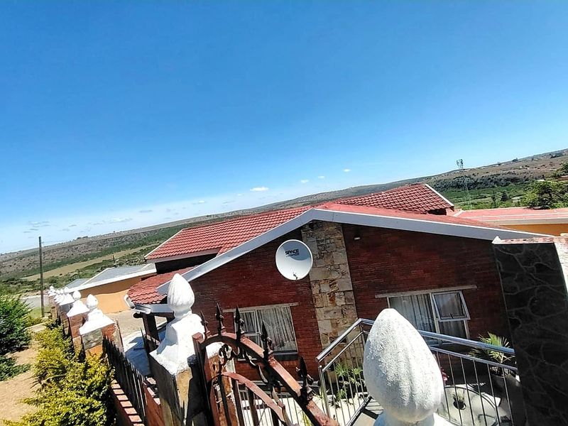 6 Bedroom House for Sale in ZWELITSHA - Photo 4