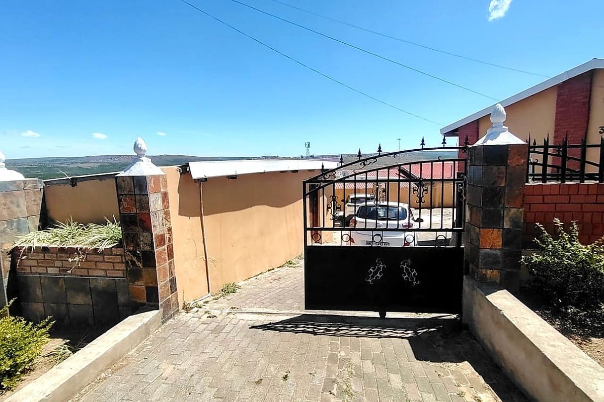 6 Bedroom House for Sale in ZWELITSHA - Photo 3