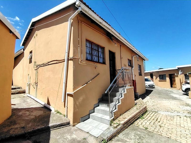 6 Bedroom House for Sale in ZWELITSHA - Photo 6