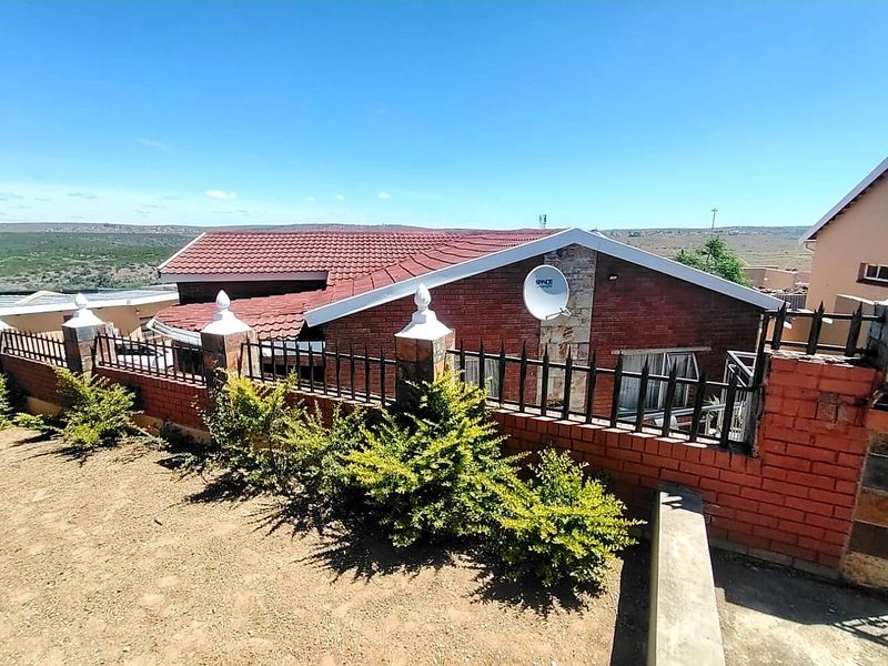 6 Bedroom House for Sale in ZWELITSHA - Photo 2