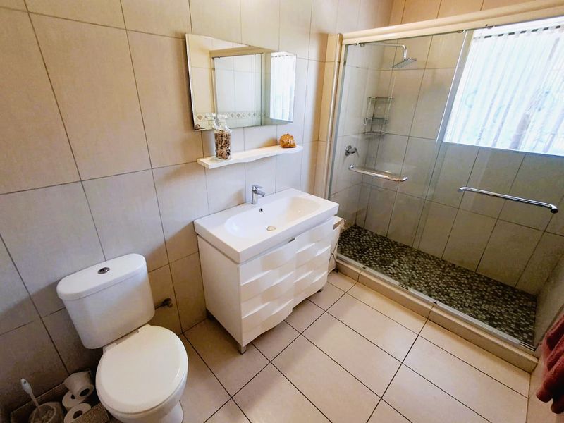 "Stunning 3-bedroom family home, priced to sell, located in the highly sought-after Vaalpark - Photo 10