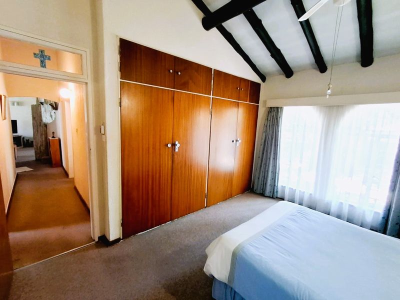 "Stunning 3-bedroom family home, priced to sell, located in the highly sought-after Vaalpark - Photo 9