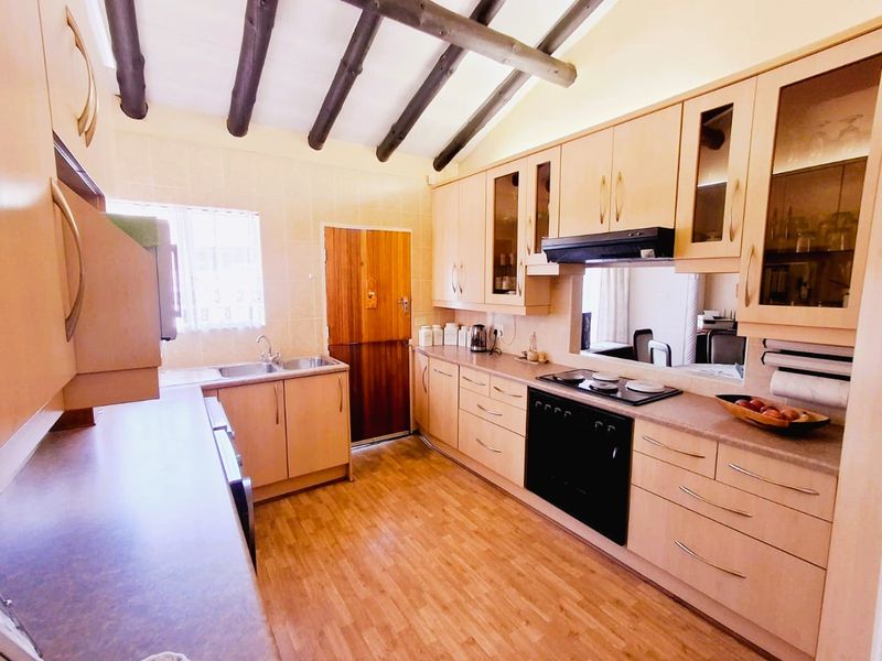 "Stunning 3-bedroom family home, priced to sell, located in the highly sought-after Vaalpark - Photo 2