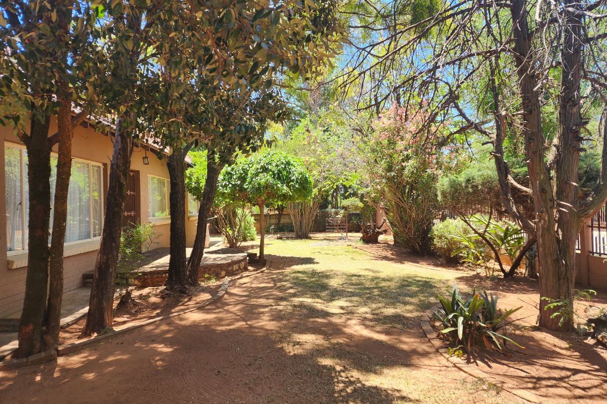 House with Flatlet in Stilfontein Ext 3 - Photo 3