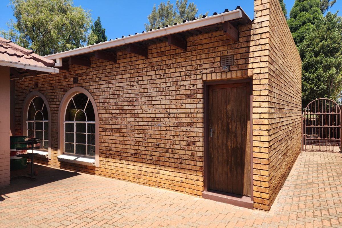 House with Flatlet in Stilfontein Ext 3 - Photo 5