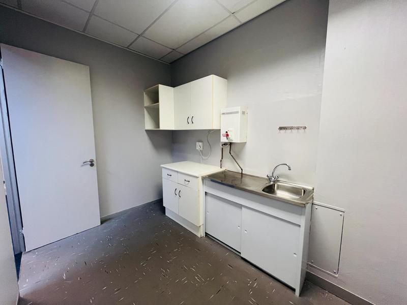 Prime Office Space for Rent in Horizon View Shopping Centre, Roodepoort - Photo 7