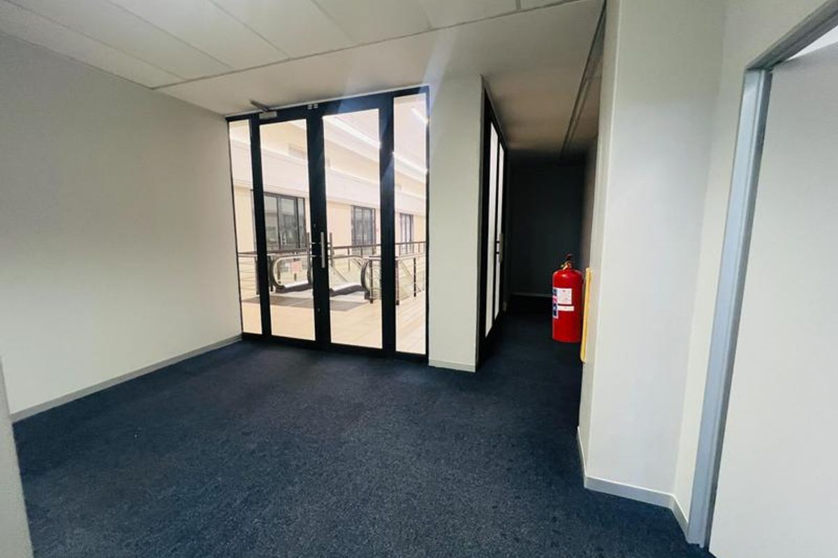 Prime Office Space for Rent in Horizon View Shopping Centre, Roodepoort - Photo 3
