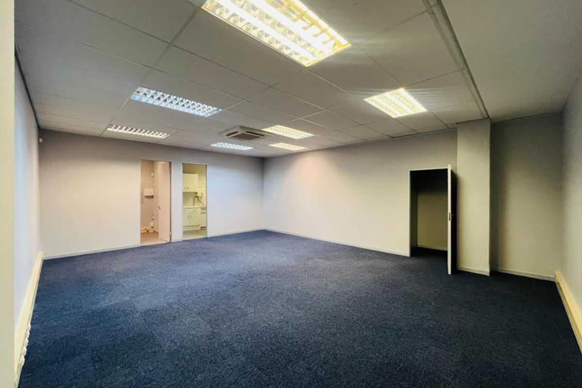 Prime Office Space for Rent in Horizon View Shopping Centre, Roodepoort - Photo 4