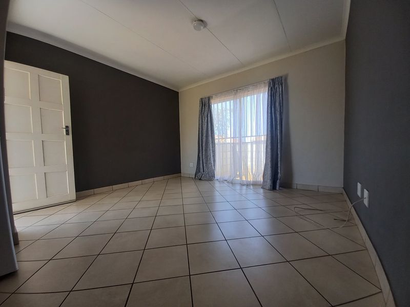 3 Bedroom House to Rent In Kirkney Estate (Pretoria West) - Photo 4