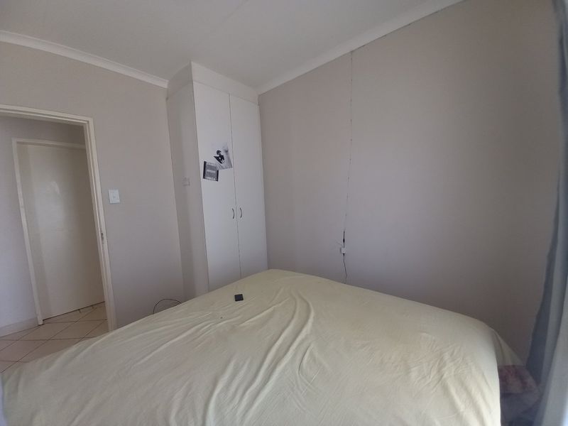 3 Bedroom House to Rent In Kirkney Estate (Pretoria West) - Photo 9