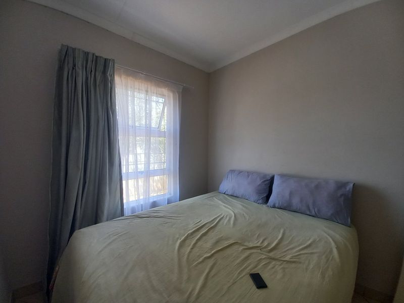 3 Bedroom House to Rent In Kirkney Estate (Pretoria West) - Photo 8