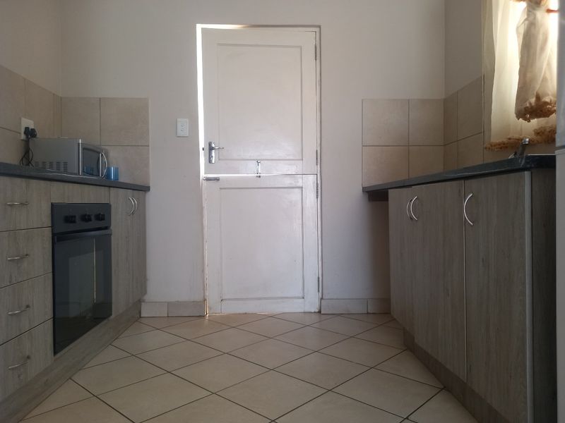 3 Bedroom House to Rent In Kirkney Estate (Pretoria West) - Photo 3