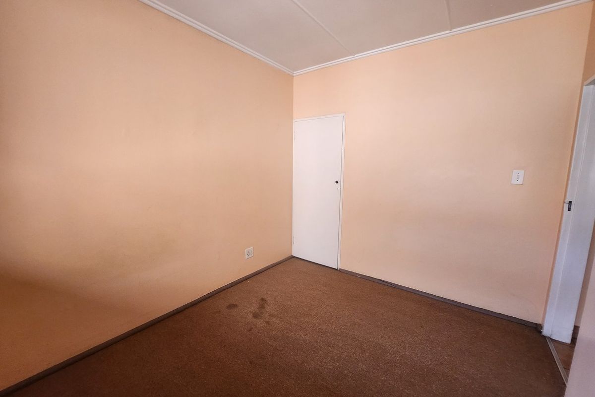 Welcome to the perfect blend of comfort and accessibility in this 2 bedroom apartment!  - Photo 5