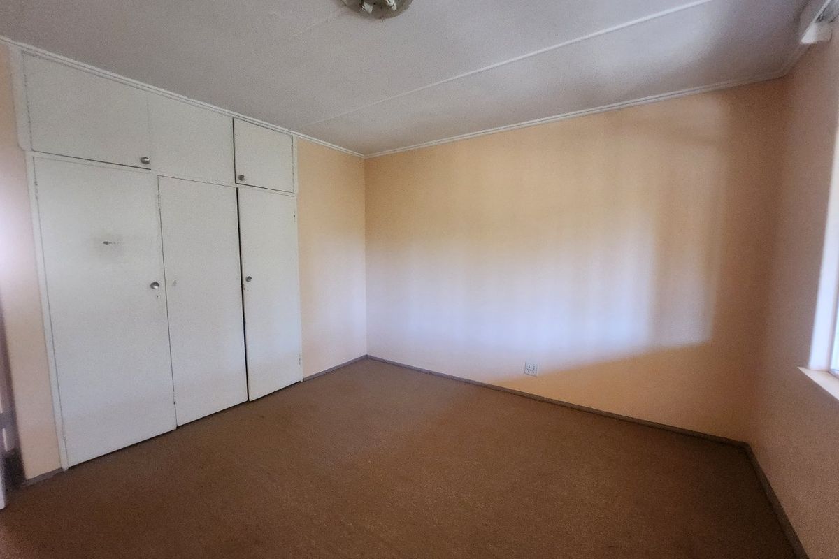 Welcome to the perfect blend of comfort and accessibility in this 2 bedroom apartment!  - Photo 4