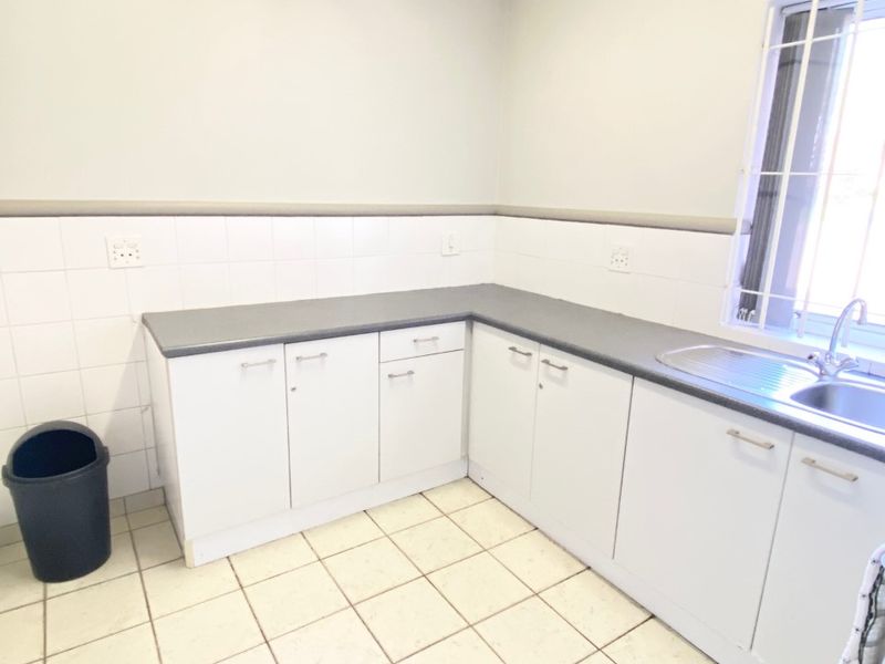 Standalone Office Building to rent in Waterford Office Park, Fourways - Photo 10