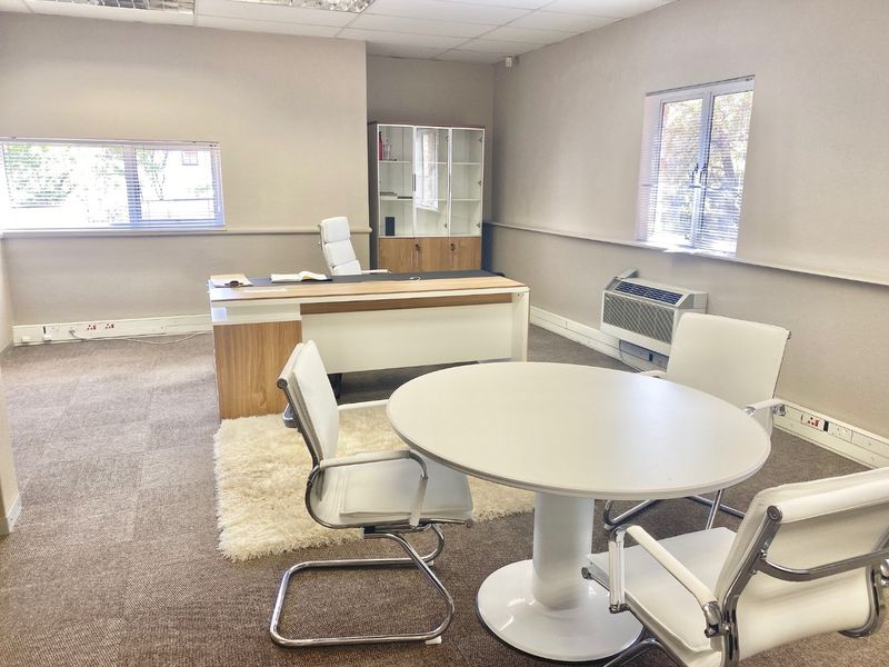 Standalone Office Building to rent in Waterford Office Park, Fourways - Photo 9