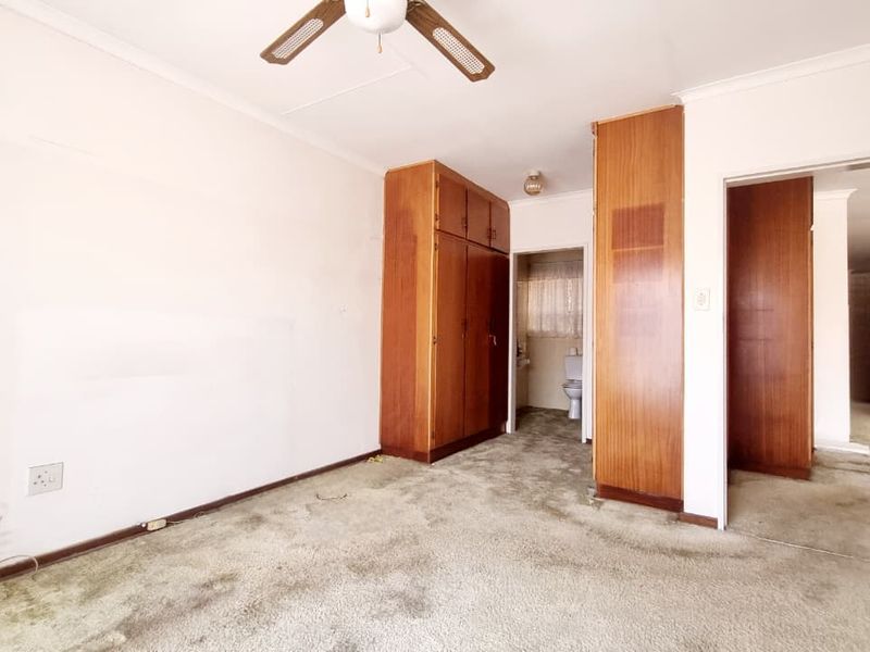 Security Living Awaits: Stunning 2-Bedroom Brick Townhouse in Three Rivers. - Photo 3