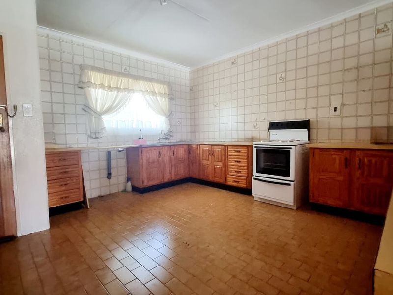 Security Living Awaits: Stunning 2-Bedroom Brick Townhouse in Three Rivers. - Photo 7