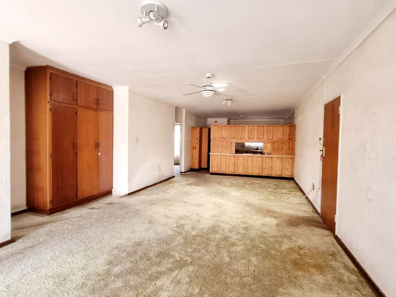 Security Living Awaits: Stunning 2-Bedroom Brick Townhouse in Three Rivers. - Photo 2