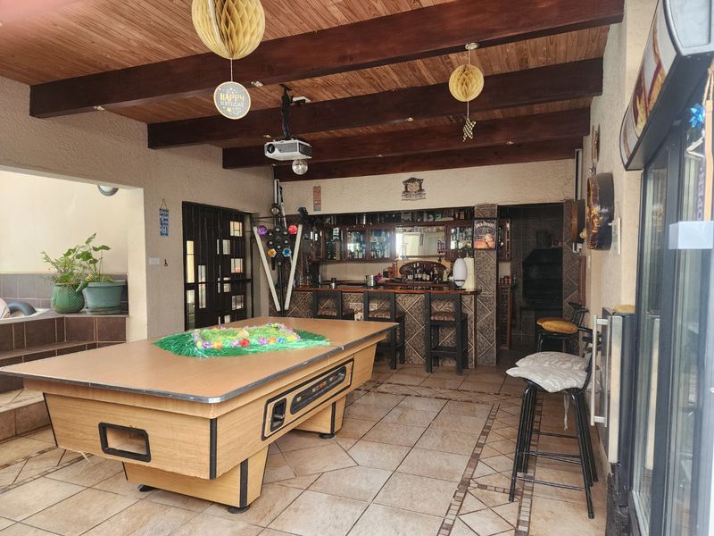 Ultimate Off-the-Grid Entertainer's Dream House! - Photo 9