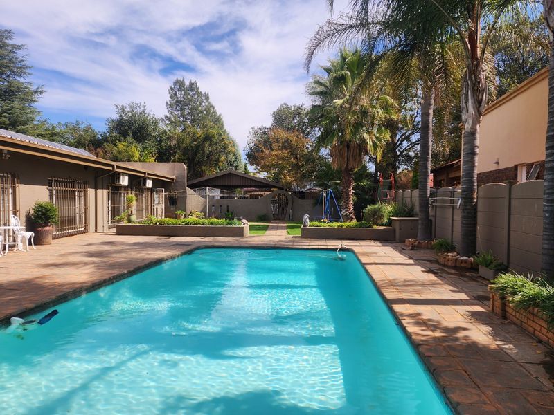 Ultimate Off-the-Grid Entertainer's Dream House! - Photo 7