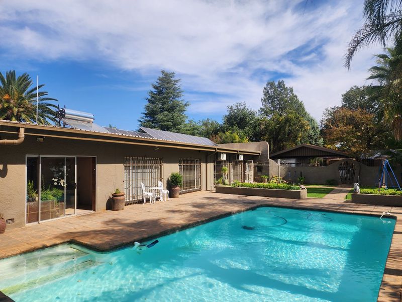 Ultimate Off-the-Grid Entertainer's Dream House! - Photo 6