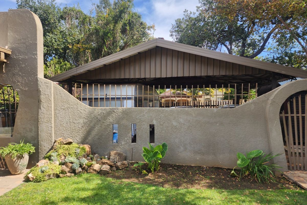 Ultimate Off-the-Grid Entertainer's Dream House! - Photo 4