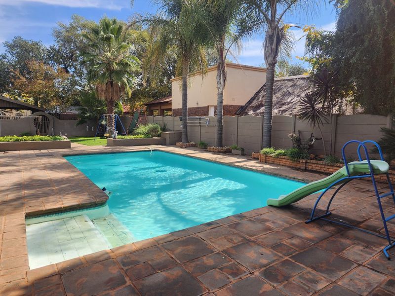 Ultimate Off-the-Grid Entertainer's Dream House! - Photo 5