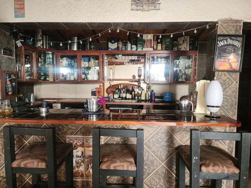 Ultimate Off-the-Grid Entertainer's Dream House! - Photo 10