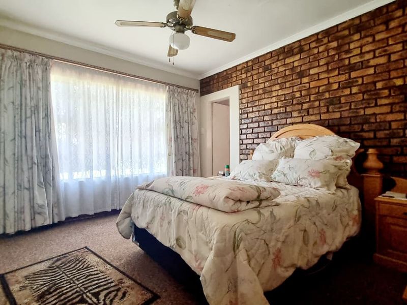 Luxurious 3-Bedroom Sandstone Haven in Waldrift, Vereeniging. - Photo 10