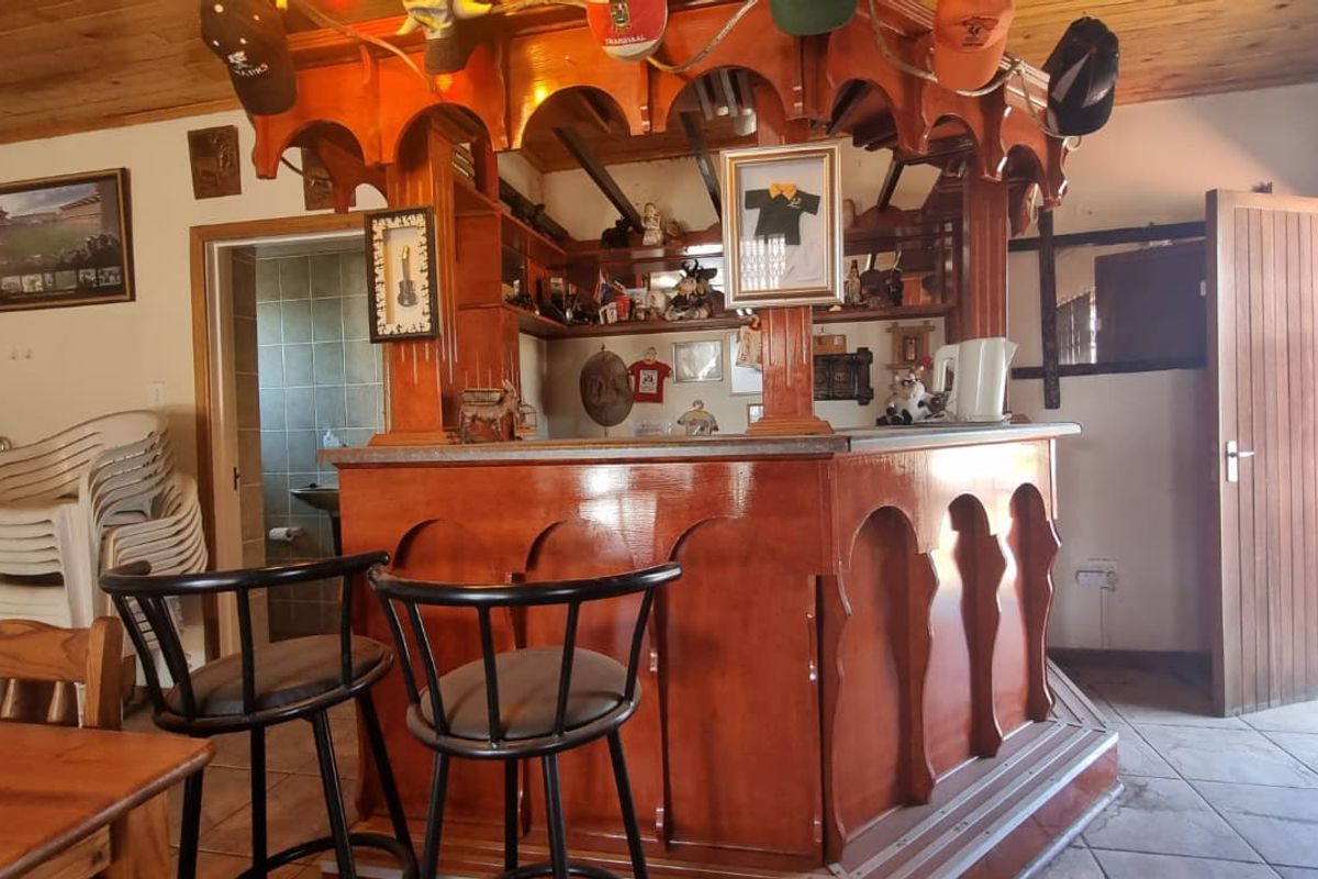 Luxurious 3-Bedroom Sandstone Haven in Waldrift - Photo 2